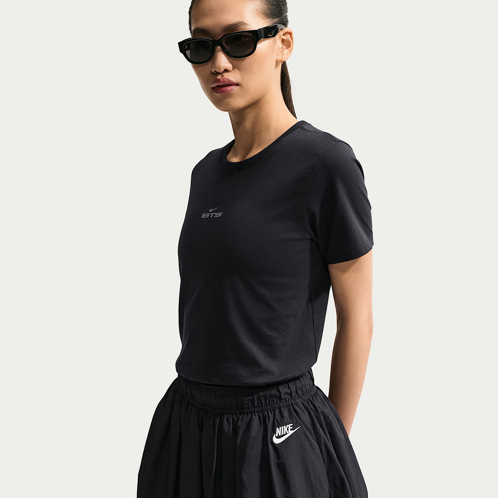 BTS NIKE コラボTシャツ 【S】 タグ付き　黒 Womens Nike Sportswear 